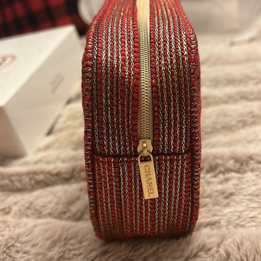 Chanel makeup bag - Picture 4 of 4